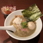 酒肴場 屯 - 濃厚煮干し中華そば¥900、海鮮丼¥500