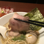 酒肴場 屯 - 低温調理とチャーシューは厚切りで美味