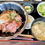 男前料理と五島列島直送の魚　神楽坂はずれ　無花果 - ローストビーフ丼1000円