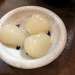 家庭料理居酒屋 よってって - らっきょうは小鉢に。