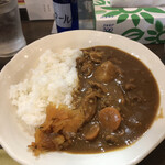 家庭料理居酒屋 よってって - 福神漬けはお皿にありました。