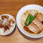 Noukou Niboshi Soba Maru Ni Tachibana - 全部のっけハーフ+炙りちゃーしゅー飯セット
