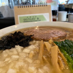 中華そば ゴトクギ - スープも、なみなみとある❣️
