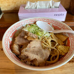 中華そば ゴトクギ - 以前食べた。にぼ神の燕三条らーめん。なんだよこれ❌
      スープからっからで、大好きな燕三条らーめんを名乗るな❌
      ゴトクギさんの燕三条らーめん見ろ❗️