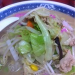 福楽 - チャンポン520円、野菜の香ばしさとスープが相性良好。