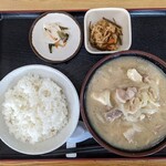 とん汁 たちばな - とん汁定食(並盛) 970円