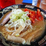 長ちゃんラーメン - キムチラーメンのアップ。
            キムチとスープを混ぜ合わせていただいてくださいね！