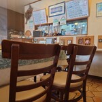 シャンティ - 店内右奥のテーブル席。