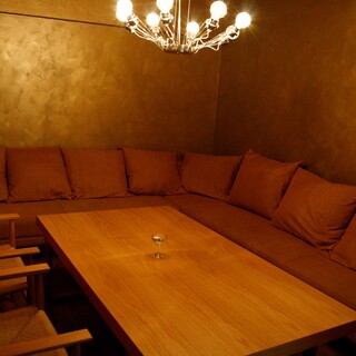 4階
      VIPソファ個室はあらゆるシーンに使えます。人数・用途ご相談ください。