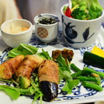 遊っ蔵 - アボカドと季節野菜の肉巻き