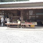 Subanazaka Kouen Ikoi Kan - こちらの建物では新鮮野菜や新米を販売しています