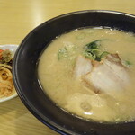 らーめん お食事処 あおやま - とんこつらーめん 