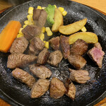 ろく丘 - リブカットステーキ150g。この寄せ集め肉はないでしょ…