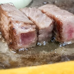 味鉄 - サーロイン焼いてもらってます(2/3)