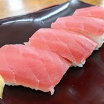 小川港魚河岸食堂 - 鯖寿司とまぐろのにぎり