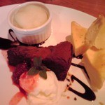 デザート盛り合せ(780円)