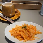 Pasta Alba shonan - ランチセットの中からキャロットラペとホットコーヒーをチョイス