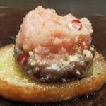 月島もんじゃ くうや - 明太子しいたけのアヒージョをバネットにのせて