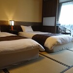 安達屋旅館 - 和室にベッドのパターン