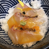和食日和 おさけと 日本橋 - 宇和島鯛めし膳１３００円。鯛が頼りない感じはありますが、タレ、卵黄、鯛が一体となる美味しさは感じられました(^｡^)