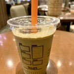 タリーズコーヒー - いつも混んでいる。うなぎの寝床的に奥に向かった細長いフロア。ほうじ茶リスタ、初めて。ほうじ茶の香りがけっこうちゃんとしている。けど私には甘すぎた感じでした。チョコのトッピングがなかったらいいのかな。ドリンクというよりはおやつなのかな。