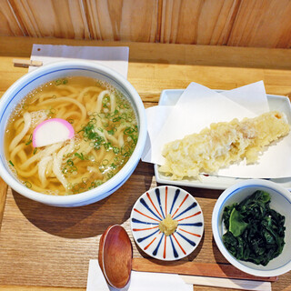 みやの家 三重県四日市市 かけそのままｗｉｔｈちくわ天 鳴門ワカメ By ふじさんさん 讃岐うどん みやの家 赤堀 うどん 食べログ