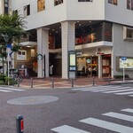 スターバックス・コーヒー - 江戸時代に、外国人居留地があった関内地区と横浜港を結ぶ「馬車道」にあり、雰囲気があります。