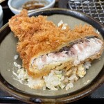 とんかつ 栄ちゃん - 揚げ立てのインパクトがすごい