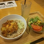 ikedayamaga-denkafe - 甘海老そば(冷) 880円、サラダ 200円、
                        りんごジュース 180円