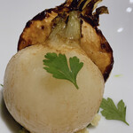 レフェルヴェソンス - 蕪のみずみずしさと焼き目の香ばしさが印象的です。食べ終わるまで飽きがこない味わい