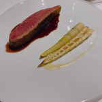 レフェルヴェソンス - 噛んでも噛んでも旨味溢れる、弾力に満ち溢れる鴨肉。焼き目の香ばしさに驚かされます