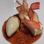 レフェルヴェソンス - うどのアイス、ルバーブのソース