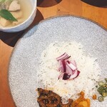 スパイス計画 - スープをかけて混ぜていただくとまた全然違った味わいに♪