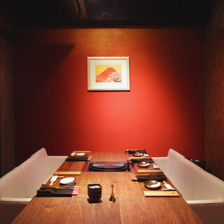 接待や打ち合わせでのご利用が多い赤富士の完全個室
