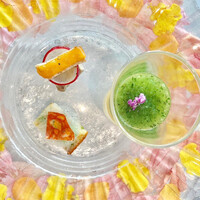 モナリザ 丸の内店 - 生花を挟んだプレート