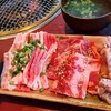 焼肉しょうや - 料理写真:左からカルビ・ロース・中落ちカルビ、ご飯・ワカメスープ・お漬物付
