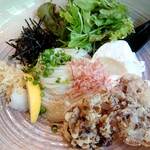 うどん匠人 岡本 - 自家製豆腐と舞茸天のぶっかけうどん