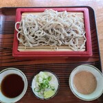 山田家 - 料理写真:ざるそば(750円)くつみつゆを追加しましたがお値段そのままです。良心的！