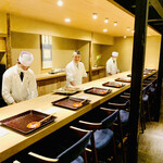 富小路 やま岸 - ◎いつものように山岸さんが満面の笑みでお出迎え。
      親しいメンバーだけの貸し切りなので、マスクを外してくれている。