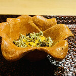 富小路 やま岸 - ☆蓴菜と赤うにと昆布の飯蒸し
      ◎蓴菜は広島・黒瀬産。赤うには由良産。大将が広島まで蓴菜取りに出かけた縁で、直接仕入れていると教えてくれた。
      