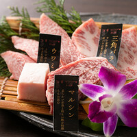 個室で楽しむ近江牛焼肉。