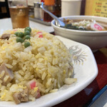 中国菜館 岡田屋 - 半ラーメン　　470円
            炒飯　　　　　660円