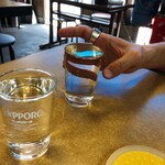 下総屋食堂 - 日本酒はお迎えに行かないとﾎﾟﾀﾀﾀ