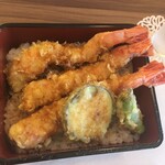 割烹 いち田 - 大海老天重、小鉢、味噌汁、漬物、ドリンク付きで税込1,400円です！うどん屋さんより
            安い(*^o^*)