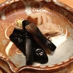 はなれ 味重 - イカゴロと茄子の漬物
      