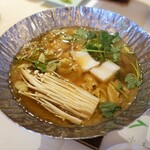 小豆島国際ホテル - お味噌汁は小鍋で温めます