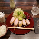 epais - 山形豚の上ロースカツ定食。1940円。