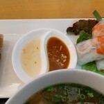 Hoian - ホイアンセットDの揚げ春巻きと生春巻き