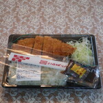 Tonkatsu Shinjuku Saboten - 熟成三元麦豚上ロースかつ弁当パッケージ