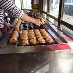 さのや 今川焼店 - 2011年11月　再訪問　　くろあん・しろあん
      各3ケ　130円×6＝780円